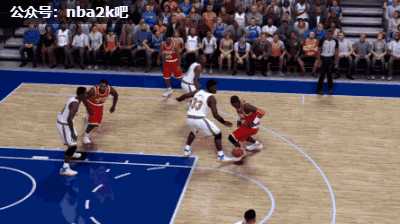 《NBA 2K19》如何单手持球虚晃上篮?