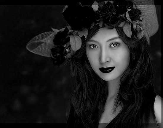 Photoshop教程:彩色MM变高质黑白MM