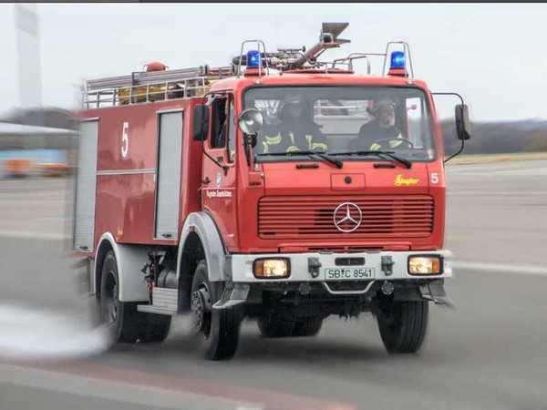 PS用滤镜制作行驶中的消防车