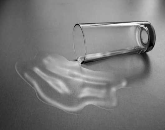 使用photoshop制作杯子中液体流出效果