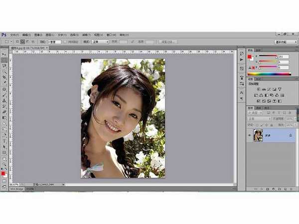 如何利用PS工具快速为照片中的人物美白牙齿?