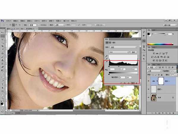 如何利用PS工具快速为照片中的人物美白牙齿?
